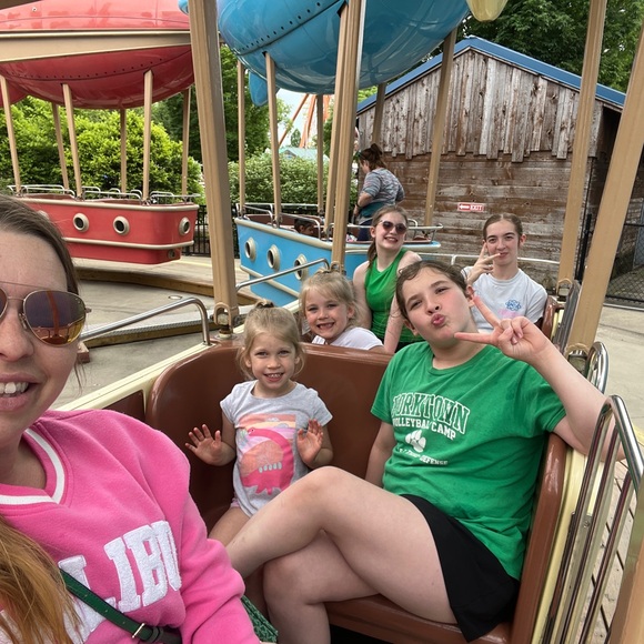 Meet your Posher, Robin - Picture 3 of 4